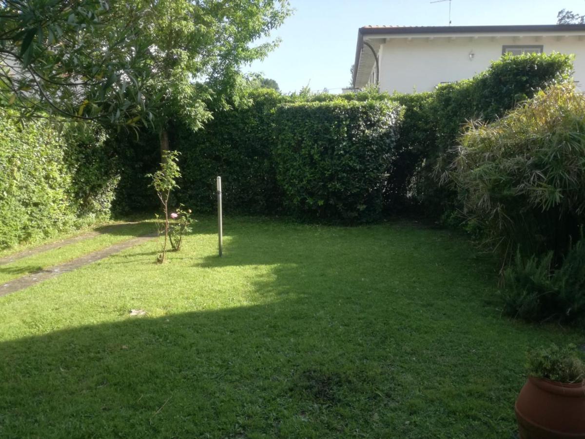 Holiday Home Villetta Cinquale Eksteriør billede